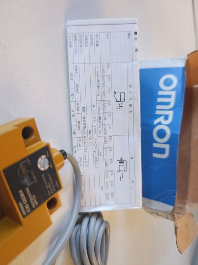 Sensor Omron E3S-GS3E4 - Fotoeléctrico
