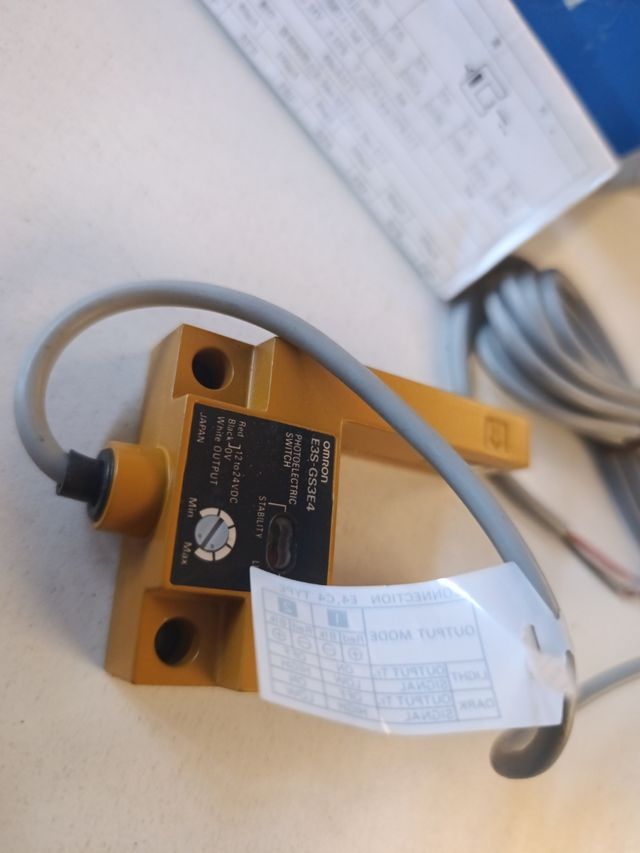 Sensor Omron E3S-GS3E4 - Fotoeléctrico