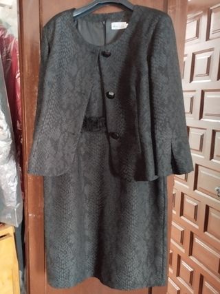 Vestido negro con chaqueta de fiesta