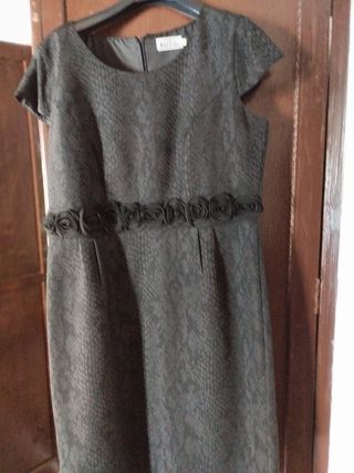Vestido negro con chaqueta de fiesta
