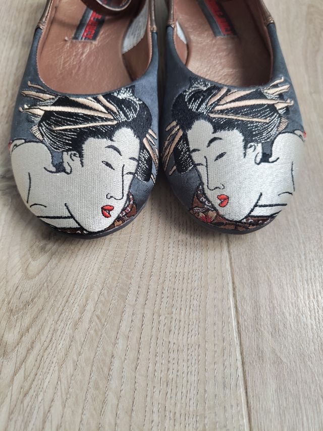 Bailarinas Geisha doradas y grises