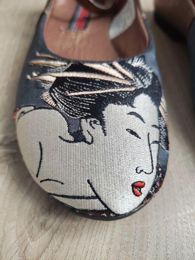 Bailarinas Geisha doradas y grises