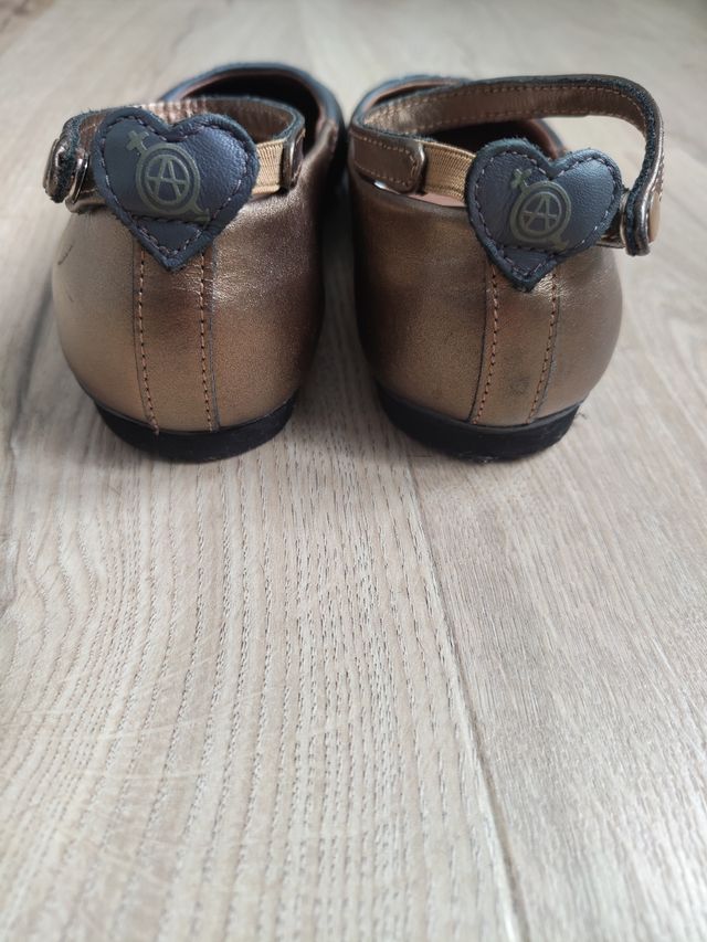 Bailarinas Geisha doradas y grises