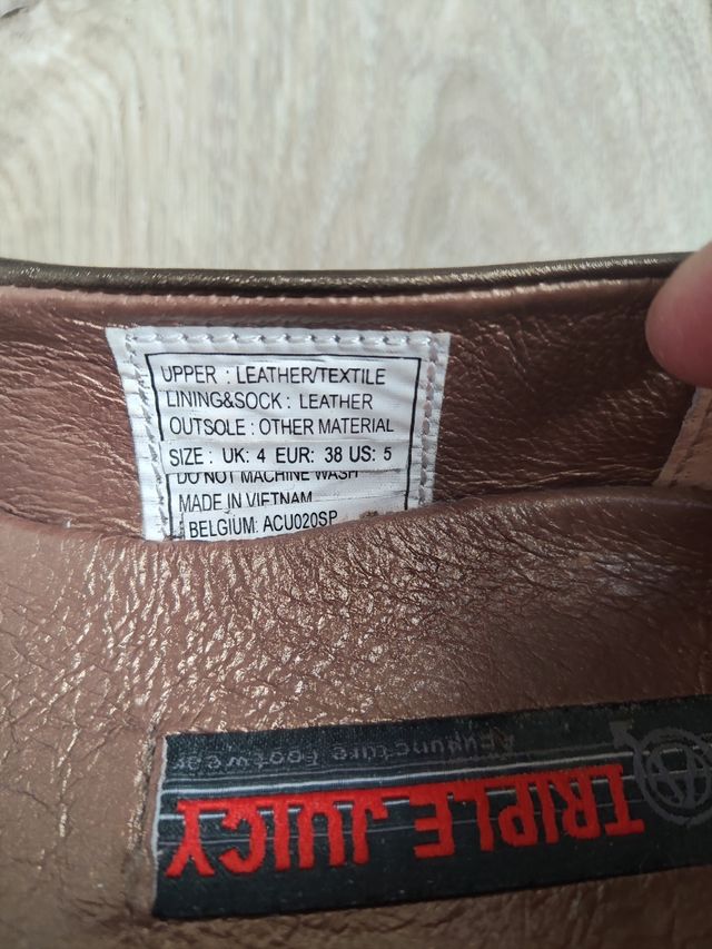 Bailarinas Geisha doradas y grises