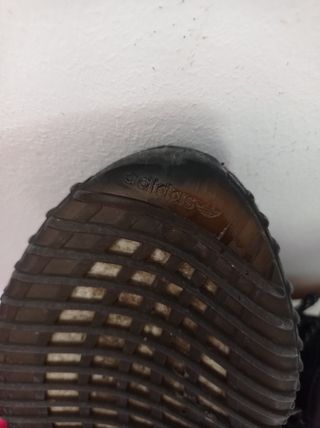 Adidas Yeezy Boost - Negras