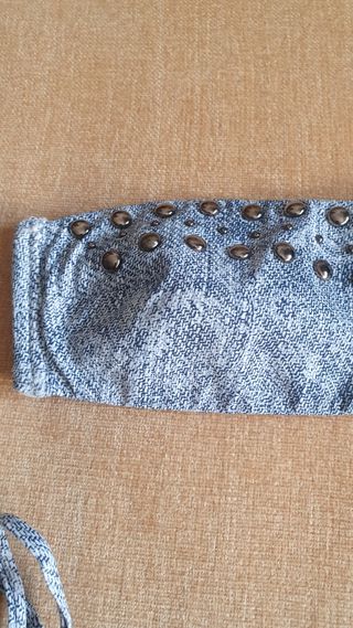 Bikini gris con tachuelas