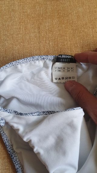 Bikini gris con tachuelas