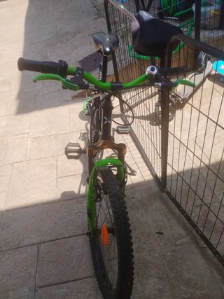 Bicicleta con machas Decathlon Racing boy 500
