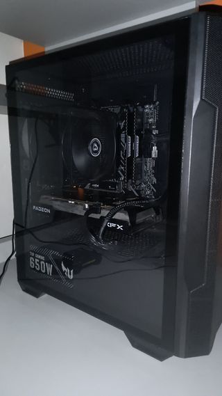 PC Gamer all black, 
Rx 6600 y Ryzen 5 5600x