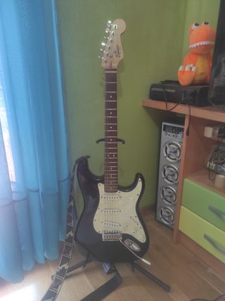 Guitarra Squier by Fender