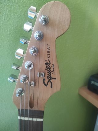 Guitarra Squier by Fender
