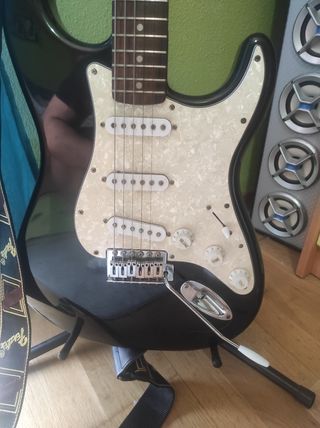 Guitarra Squier by Fender