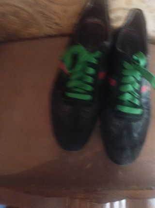 Zapatillas Gucci negras y verdes