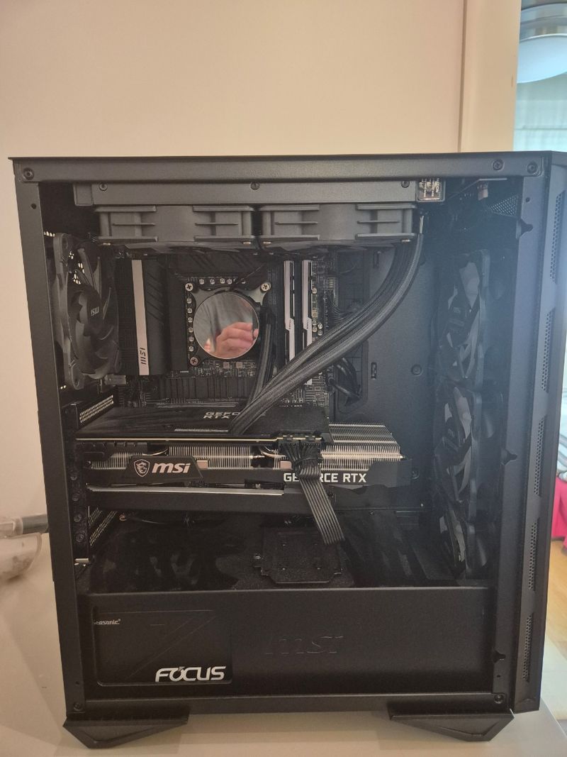 PC sobremesa Gaming MSI MPG Gungnir 110M afbeelding 2