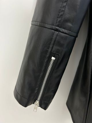 Chaqueta cuero negra