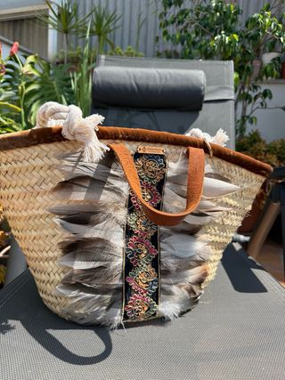 Cesta playa - Rattan y plumas