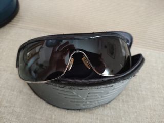 Occhiali da sole uomo Armani con custodia 

