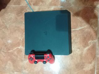 PS4 (PlayStation 4) Slim - Negra con mando rojo