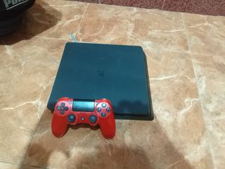 PS4 (PlayStation 4) Slim - Negra con mando rojo