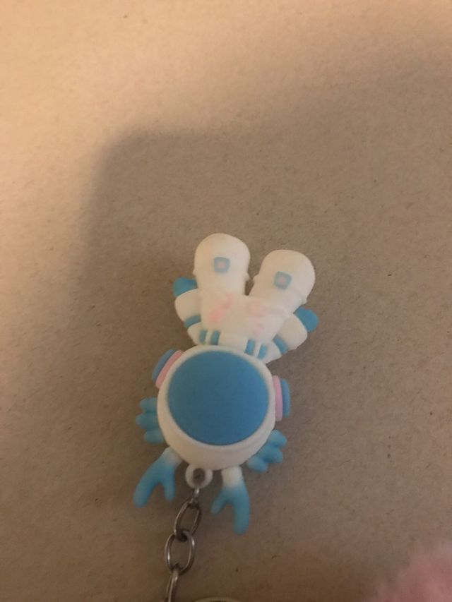 Llavero Popit Astronauta y bola de pelo rosa