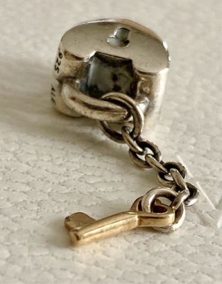 Charm Pandora ORIGINAL Candado corazón con llave