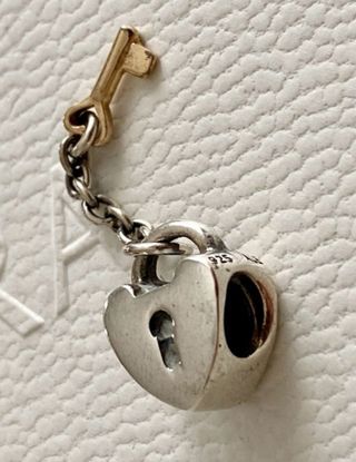 Charm Pandora ORIGINAL Candado corazón con llave