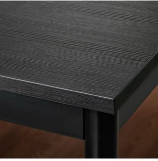 Mesa negra metal y madera