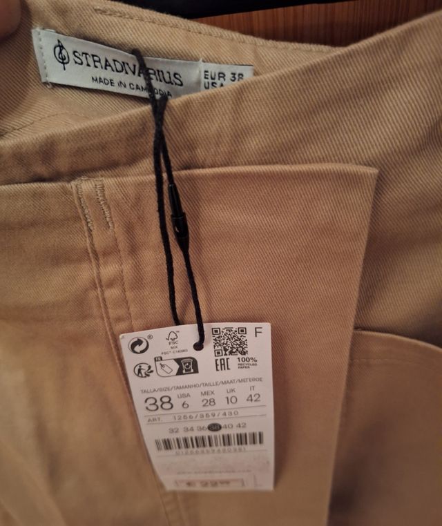 Minifalda beige Stradivarius