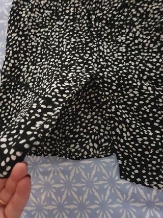 Blusa negra y blanca con lunares