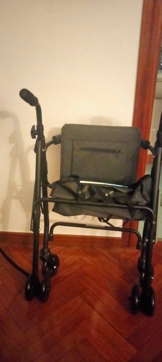 Andador adulto plegable con asiento