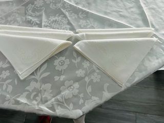 Mantel organza beige y blanco