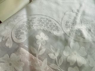 Mantel organza beige y blanco