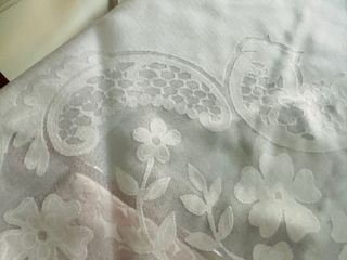 Mantel organza beige y blanco