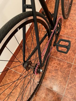 Bicicleta Fixie negra seminueva