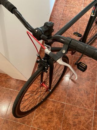 Bicicleta Fixie negra seminueva
