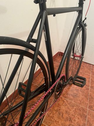 Bicicleta Fixie negra seminueva