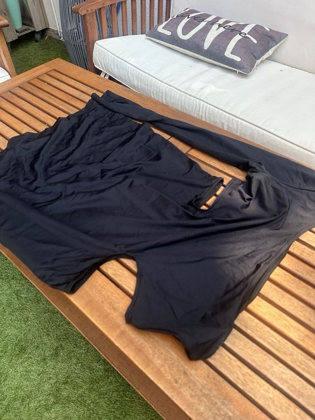 Vestido negro Bershka L - abertura lateral