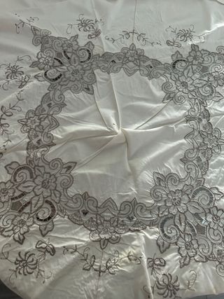 Mantel bordado lino beige