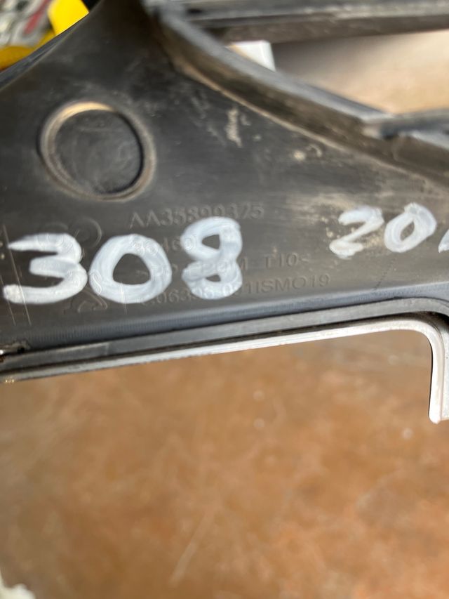 Rejilla paragolpes Peugeot 308 2015