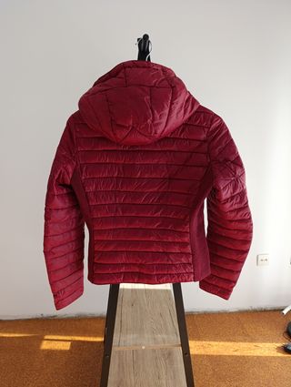 Chaqueta bomber roja entretiempo