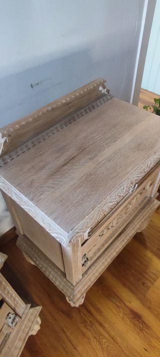 Mesitas de noche. Precio por las dos 
Madera roble
