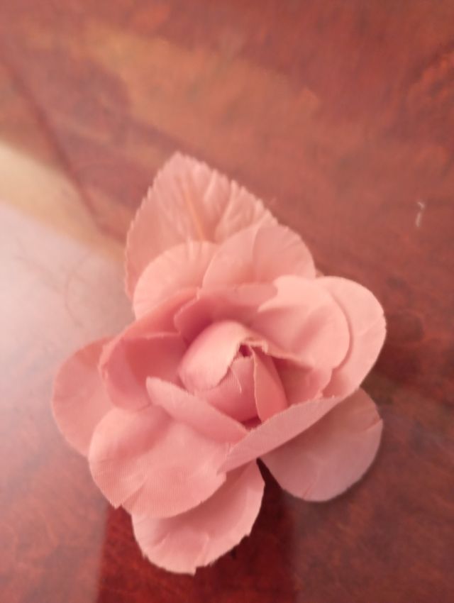 Broche flor rosa - tocado ceremonia.