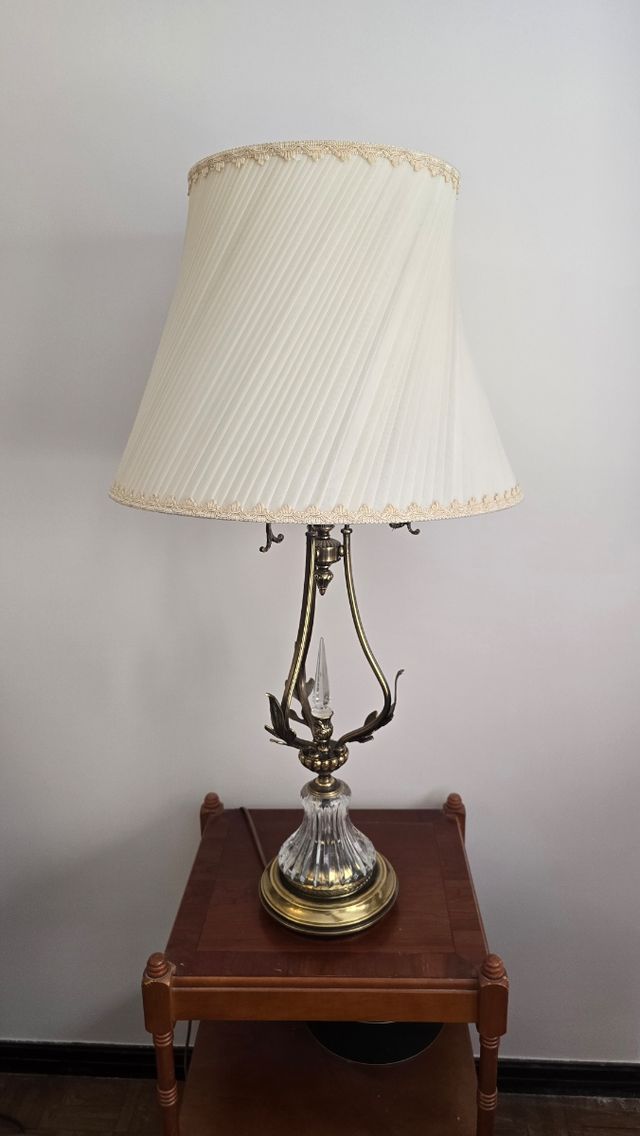 Lámpara mesa de bronce y cristal