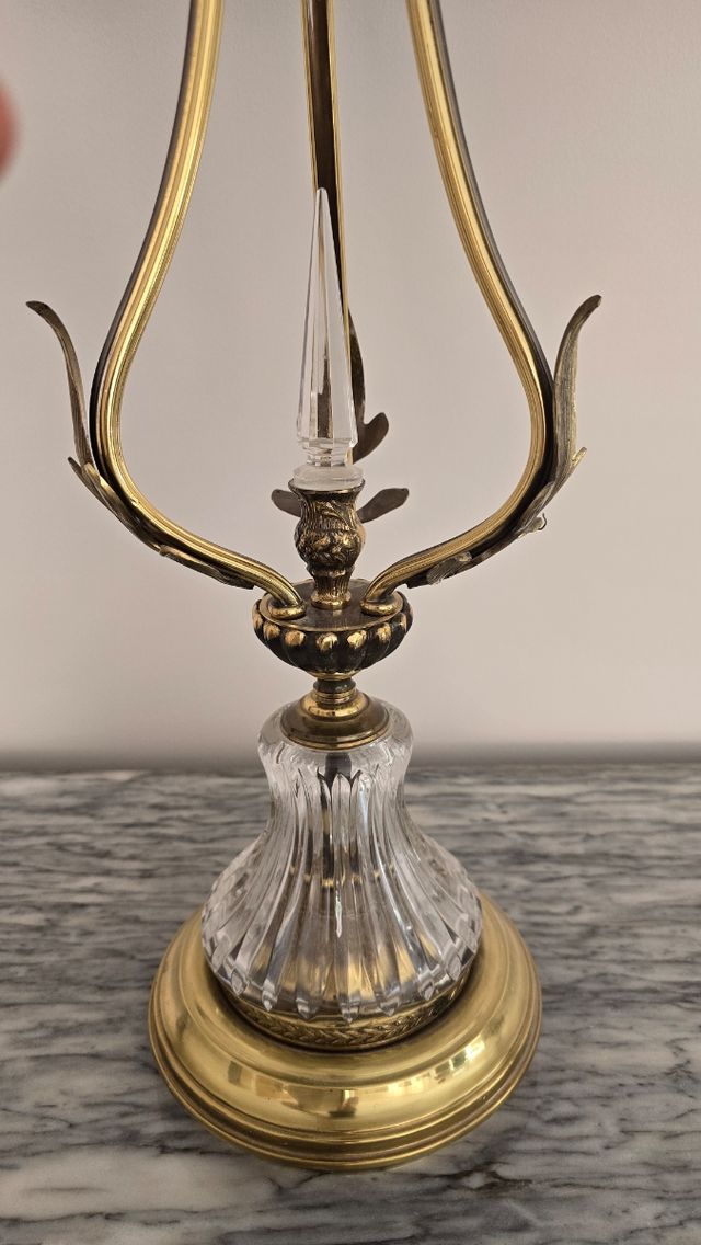 Lámpara mesa de bronce y cristal