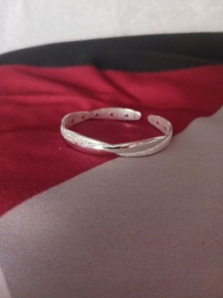 Pulsera plata 999 ley. Cruzada.