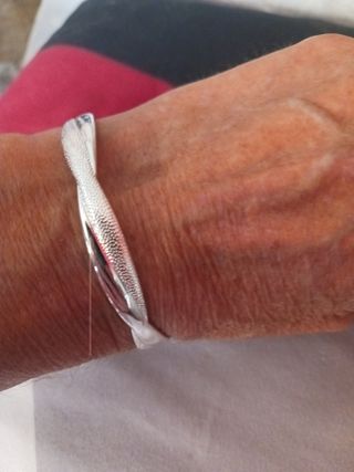 Pulsera plata 999 ley. Cruzada.