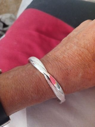 Pulsera plata 999 ley. Cruzada.