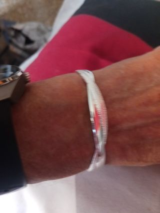 Pulsera plata 999 ley. Cruzada.