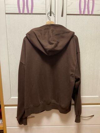 Chaqueta marrón con cremallera