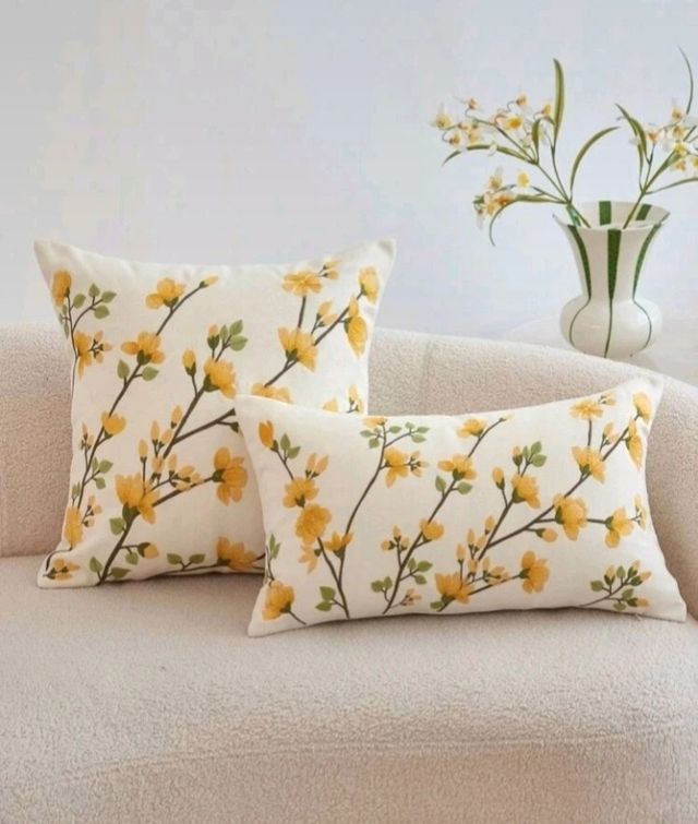 2pzs.Fundas de cojines bordados.Motivos florales.